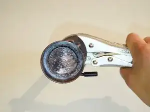 How to Remove Calcium Buildup from a Shower Head