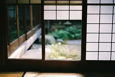 Yukimi shojis' translucent sections often slide, like sash windows, for privacy (left, open; right, closed; center, partly open). This is called a suriage or agesage shoji (摺上, 上下障子).