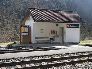 Covered shelter on side platform