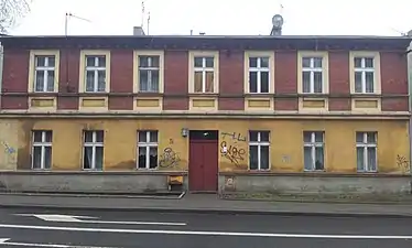 Frontage on the street