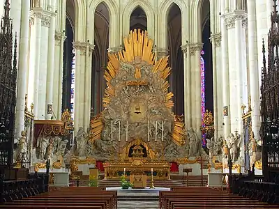 The baroque high altar and "Gloire" screen (1755–68)