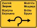 Pre-signposting of directions on an extra-urban road at an intersection with a circle road