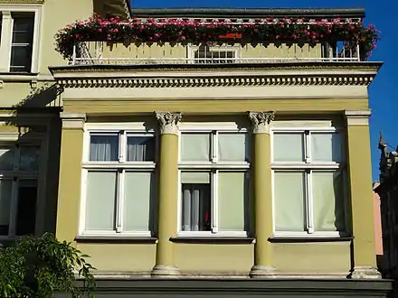 Zoom on the terraced balcony