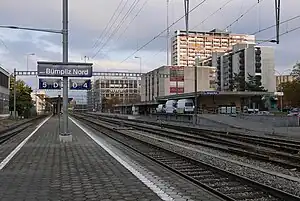 Double-track railway line with island platform