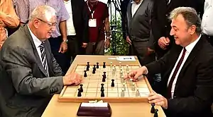 At the opening of the "Bornova International Turkish Checkers Tournament", Bornova Mayor Dr. Checkers moves of Mustafa İduğ and Aegean Checkers Association President Murat Keser