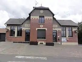 The town hall and school of Bray-Saint-Christophe