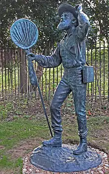 photograph of a statue of Wallace in London