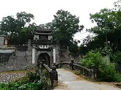 The front gate of Ước Lễ, the characters on the gate read out as Ước Lễ môn (chữ Hán: 約禮門).