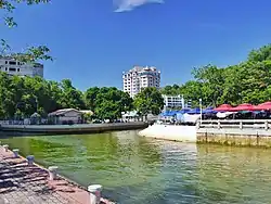 Kianggeh River with the old Kianggeh Market on the right bank (2009)