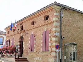 The town hall of Castelmayran