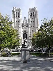 Bust of King Baudouin in front of the cathedral