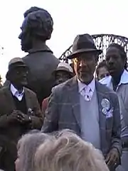 Hamilton, standing by his Lincoln statue (2009), Louisville, Kentucky.