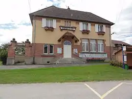 The town hall in Gondrexon