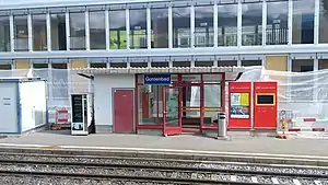 Shelter on side platform