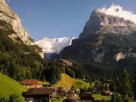 View to southeast to the disappearing Lower Grindelwald Glacier with parts of the Mättenberg to the left, the Hörnli (2710 m a.s.l.) to the right, and the Fiescherhorn (4049 m a.s.l.) in the back