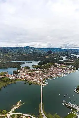 Aerial image of Guatapé and in the background the Piedra del Peñol