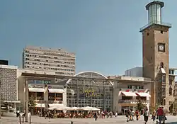 Old Town Hall (right) and Square. In the center the Volme Galerie (City Mall).