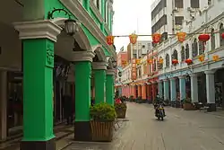 Huagai Road pedestrian street (华盖路步行街)