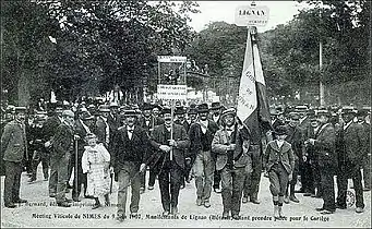 Nîmes. 2 June. Arrival of the Lignan delegation in front of the La Fontaine gardens