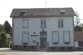 The town hall in Moutoux