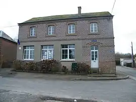 The town hall and school in Maison-Ponthieu