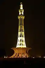 Minar-e-Pakistan at night