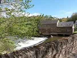 The mill on the Aveyron river, in the hamlet of Les Planques