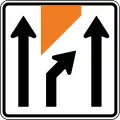 (TW-7.1.1) Lane management (three lanes, middle lane merges to the right)