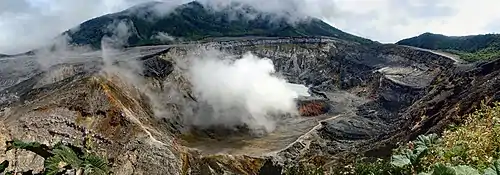 Fumarole activity at the Poás crater