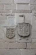 Puga and García-Camba coats of arms on the façade