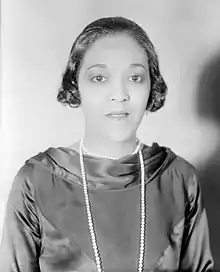 Evelyn Ellis (Bess)