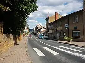 The D385, passing through Lozanne