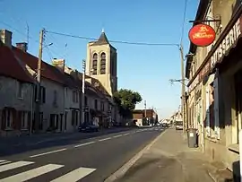 The main road in Villeneuve-sur-Verberie