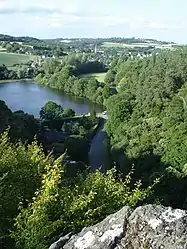 The village and Poulancre lake