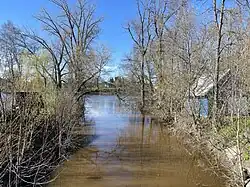 Rivière à Veillet flows into the Batiscan River, Principale Street