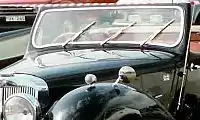 Triple windscreen wipers on a Roadster