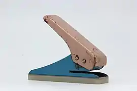 Japanese single-hole punch