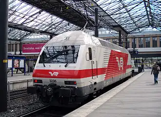 A Finnish locomotive with dual coupling {Unilink coupler)