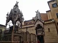 Mastino II's tomb on the left, Cangrande I's to the right.