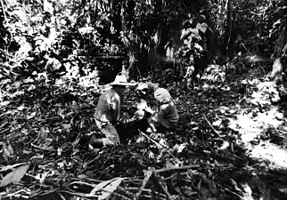 Edmundo Guillén and Elżbieta Dzikowska in the ruins of Vilcabamba, photo taken by Tony Halik in 1976