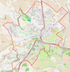 Mapa konturowa Żukowa, blisko centrum po prawej na dole znajduje się punkt z opisem „Kościół św. Jana Chrzciciela w Żukowie”