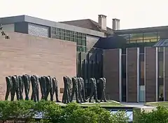 Princeton University Art Museum (McCormick Hall), zał. w 1882(na pierwszym planie: Duże figury M. Abakanowicz)