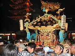 Mikoshi niesione podczas Sanja Matsuri