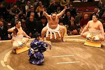 Yokozuna Asashōryū w czasie ceremonii dohyō-iri (2008)