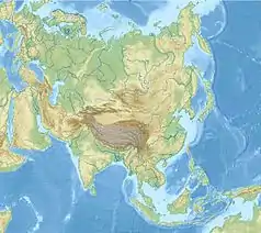 Mapa konturowa Azji, blisko centrum na lewo znajduje się czarny trójkącik z opisem „Nanga Parbat”