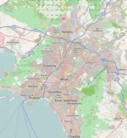 Mapa konturowa Aten, blisko centrum na dole znajduje się punkt z opisem „Teatr Dionizosa”