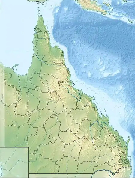 Mapa konturowa Queenslandu, na dole nieco na prawo znajduje się punkt z opisem „źródło”, natomiast na dole po prawej znajduje się punkt z opisem „ujście”