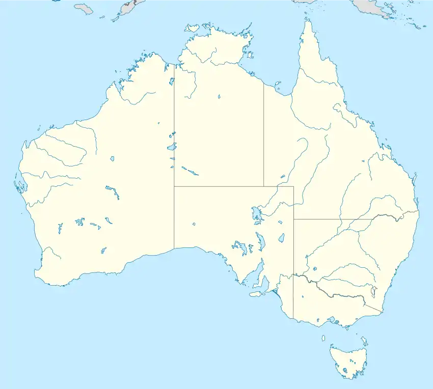 Mapa konturowa Australii, blisko prawej krawiędzi na dole znajduje się punkt z opisem „Kyle Bay”