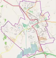 Mapa konturowa Biskupca, w centrum znajduje się punkt z opisem „Kościół Świętego Jana Chrzciciela”