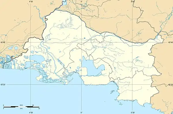 Mapa konturowa Delty Rodanu, blisko centrum na dole znajduje się punkt z opisem „Marignane”